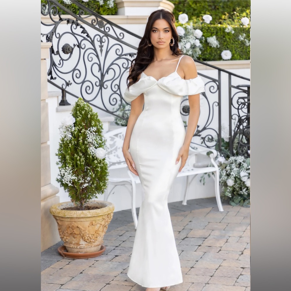 Club L London LOVE STRUCK 
SEAM DETAIL PUFF SLEEVE CAMI MAXI DRESS